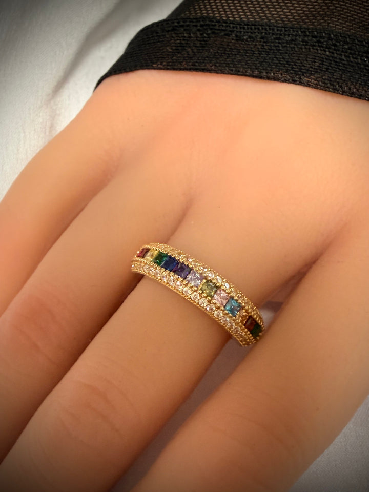 טבעת ריינבו מזהב צהוב 14 קראט משובצת אבנים צבעוניות
