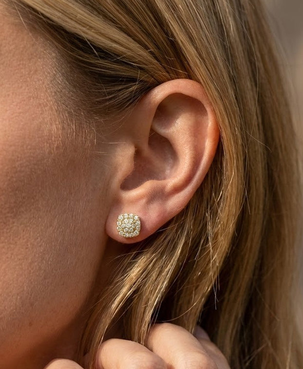 זוג עגילי יהלומים צמודים מזהב צהוב 14 קראט קלאסיים מרובעים