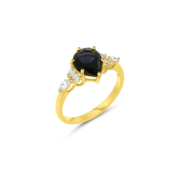 טבעת מזהב צהוב 14 קראט משובצת אבן טיפה מרכזית ואבנים בצדדים